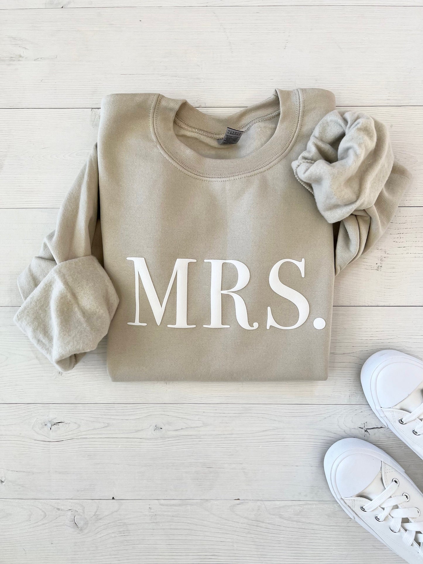 Embossed Bridal Gift Set, Mrs. Sweatshirt, New Mrs. Set, Mrs. Sweatshirt, Bride Sweatpants, New Mrs, Honeymoon Outfit, New Mrs. Joggers