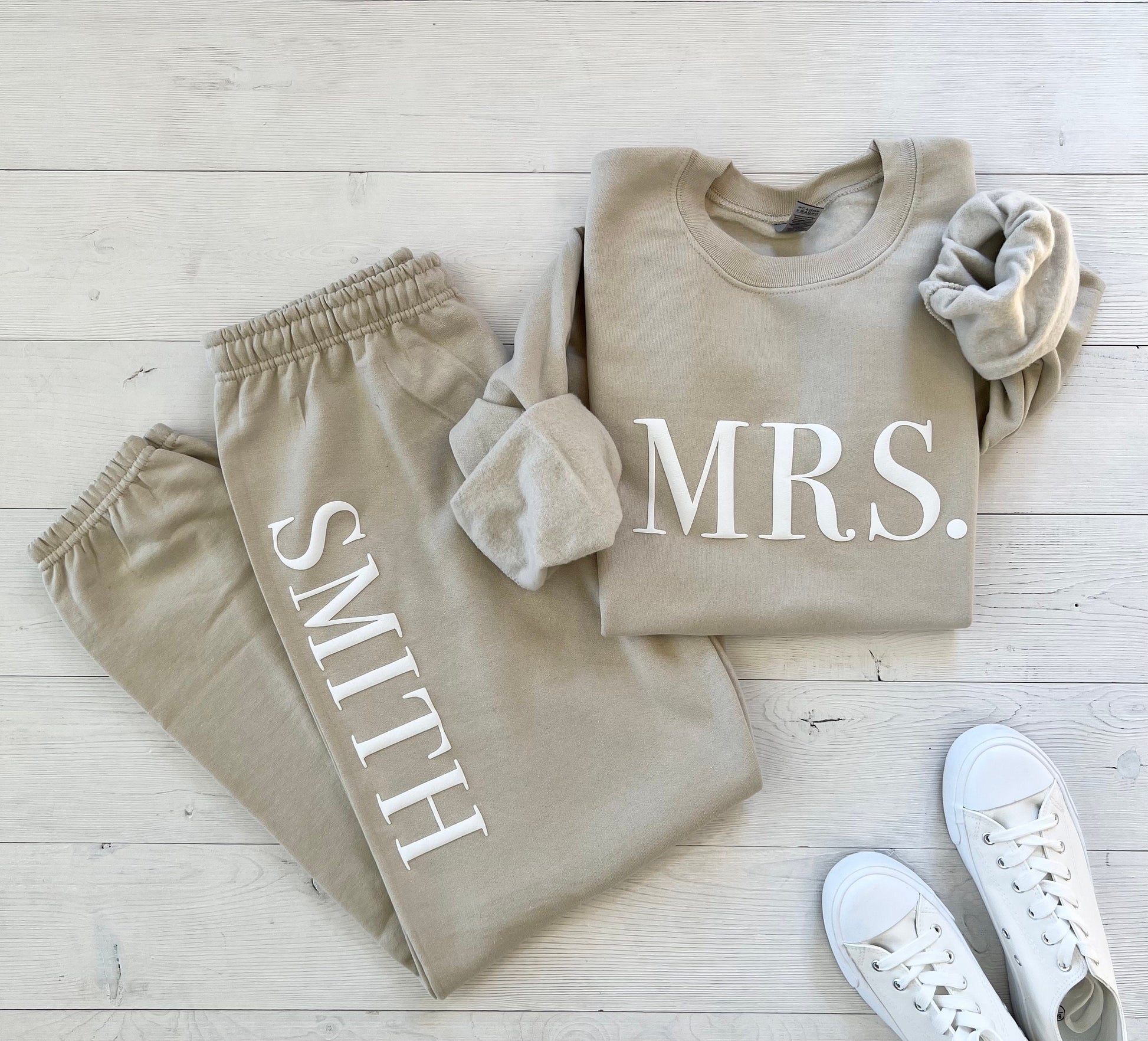 Embossed Bridal Gift Set, Mrs. Sweatshirt, New Mrs. Set, Mrs. Sweatshirt, Bride Sweatpants, New Mrs, Honeymoon Outfit, New Mrs. Joggers