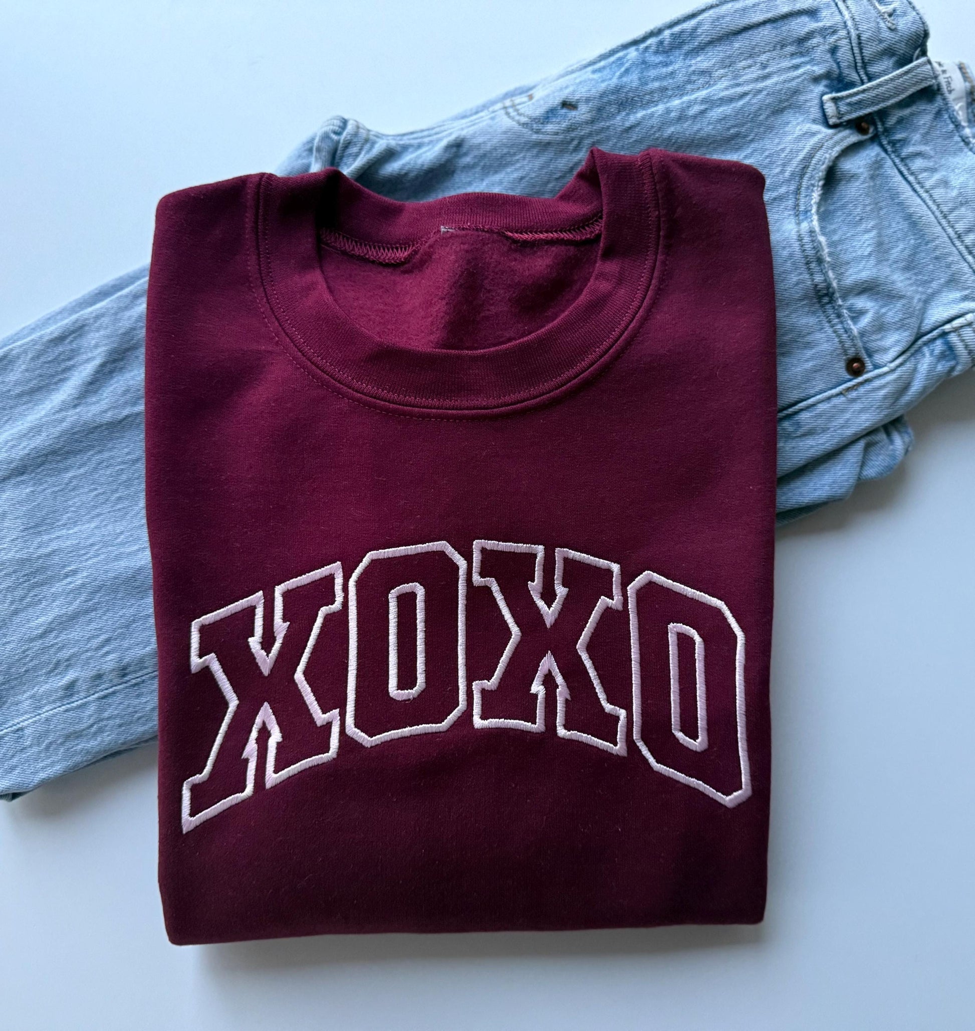 Women's Valentine's Day Sweater, Embroidered Valentine's Day Sweatshirt, Valentine's Day Outfit, XOXO Crewneck