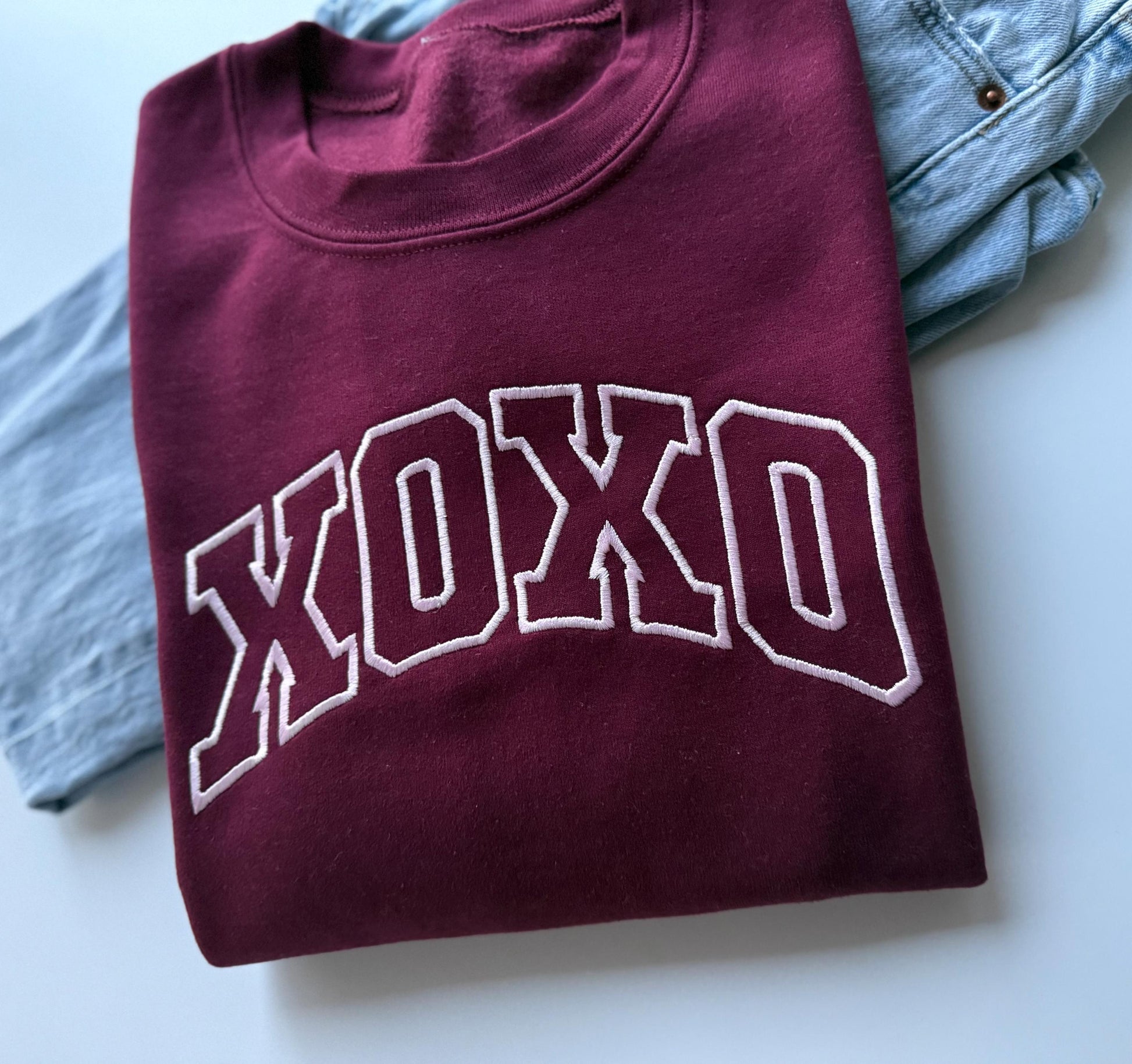 Women's Valentine's Day Sweater, Embroidered Valentine's Day Sweatshirt, Valentine's Day Outfit, XOXO Crewneck