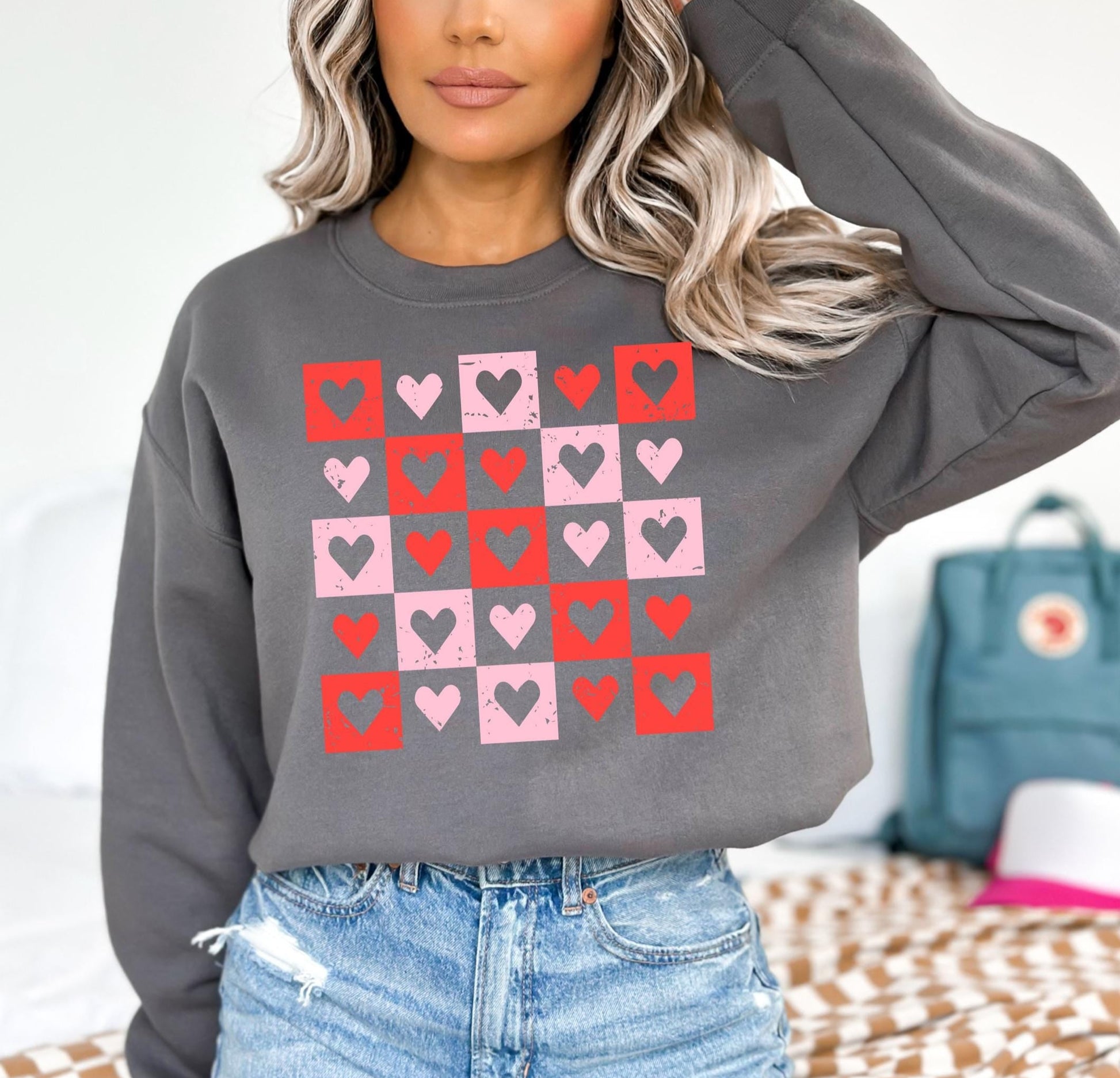 Retro Valentine's Day Sweatshirt, Heart Valentine's Sweater, Valentine's Day Shirt, Valentine's Outfit, Women's Valentine's Day Crewneck